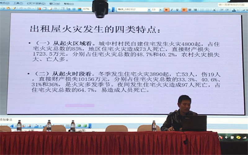 综治流动人口管理_...到公益社区视察流动人口管理及社区综治工作(3)