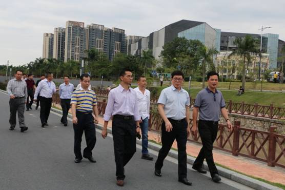 区委副书记,区委政法委书记邓庆彪一行到云城街调研(图)