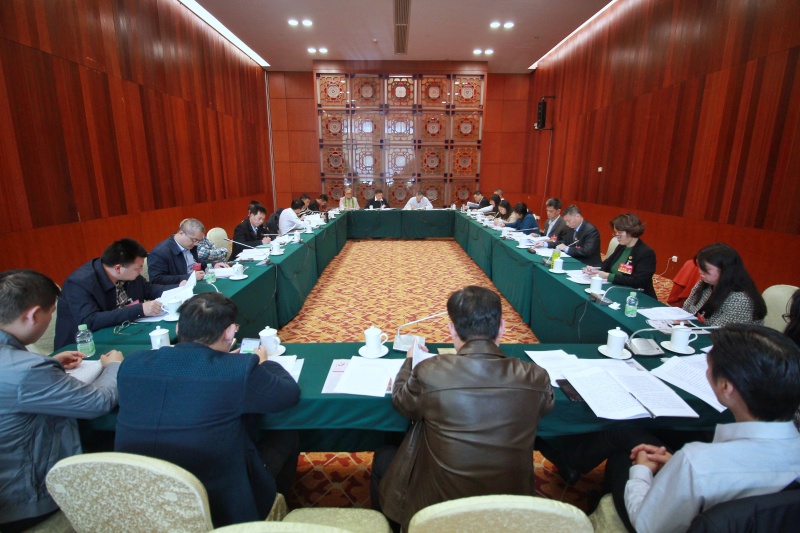 区政协十届四次会议进行小组讨论（图）
