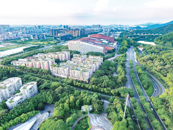 白云新城交通便利，文化、商务设施不断完善。石建华 摄