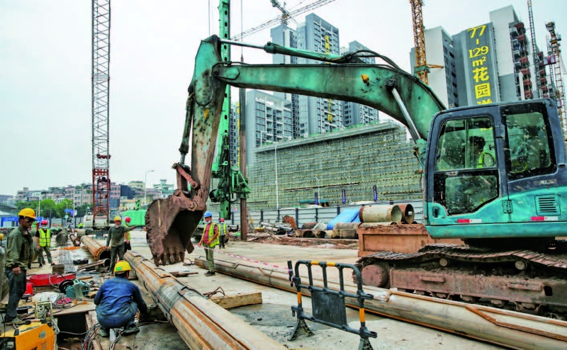 地铁十四号线二期鹤南站围护结构施工现场。谭札烽 摄.jpg