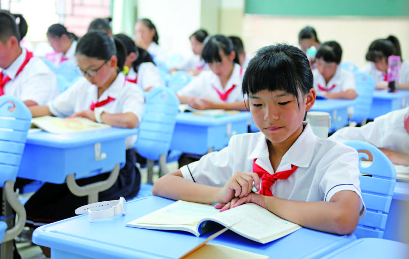 近年来，广州铁一中学、广大附中等名校陆续入驻白云。图为广州铁一中学白云校区学子在学习。（资料图片）谭札烽 摄.jpg