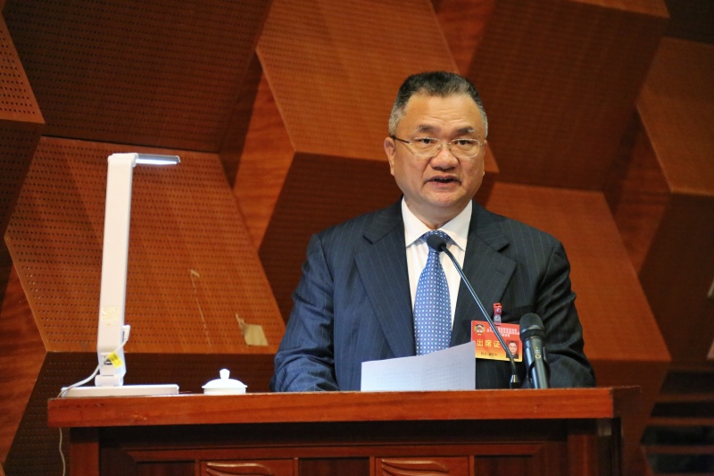 袁东华向大会作政协工作报告。谭札烽 摄.jpeg