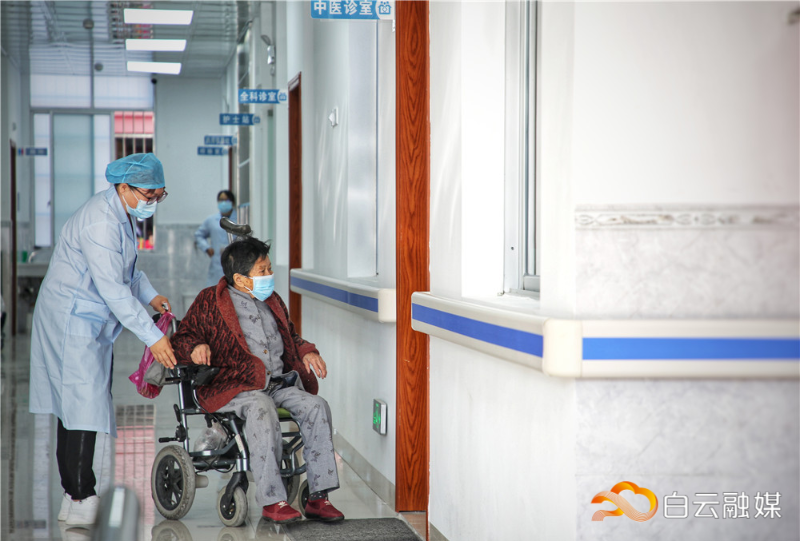 干净整洁、明亮如新的环境让群众就医更舒适。