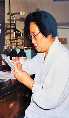 屠呦呦：青蒿济世 科研报国