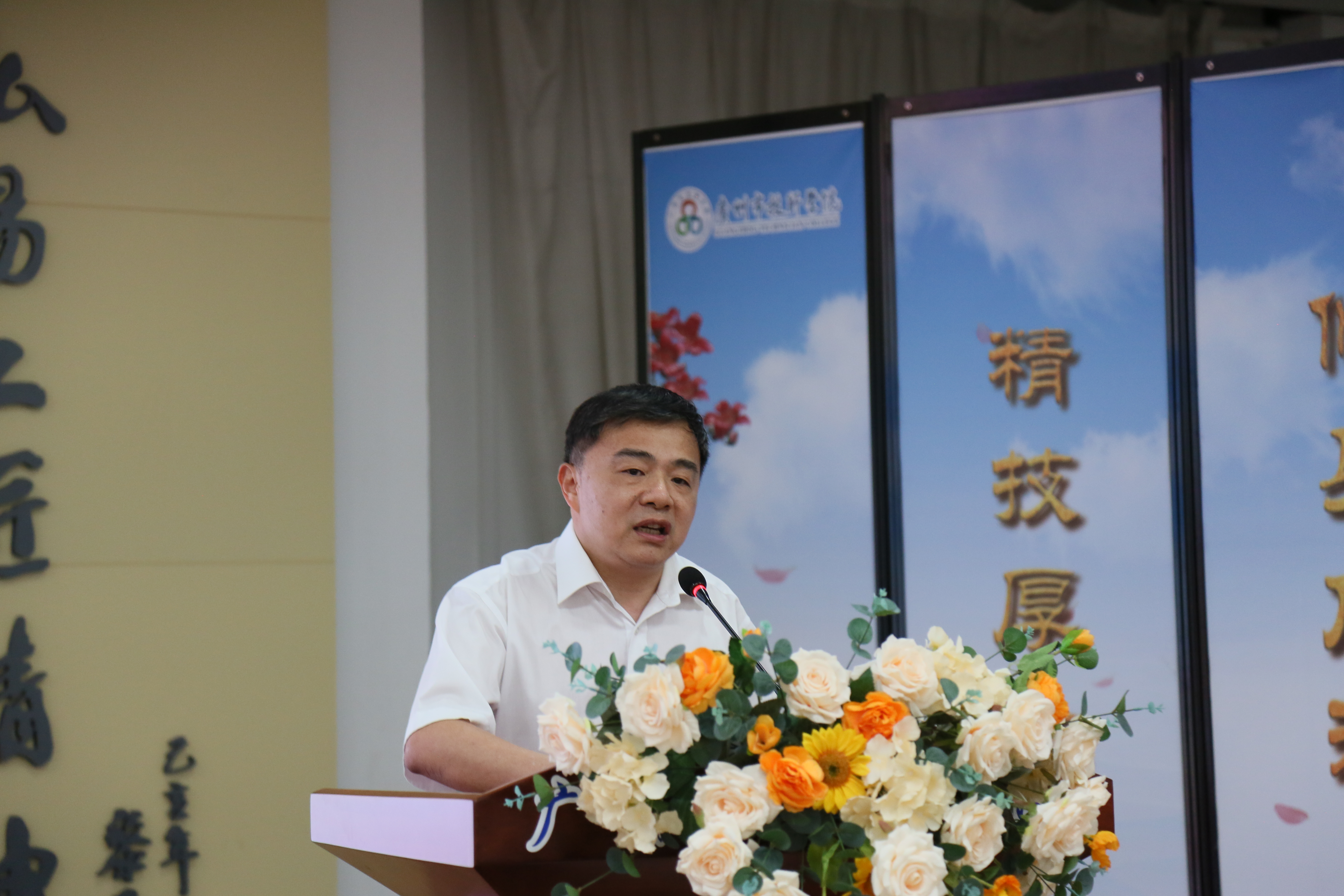 黄石街道办事处主任陈振华作开班动员讲话.JPG