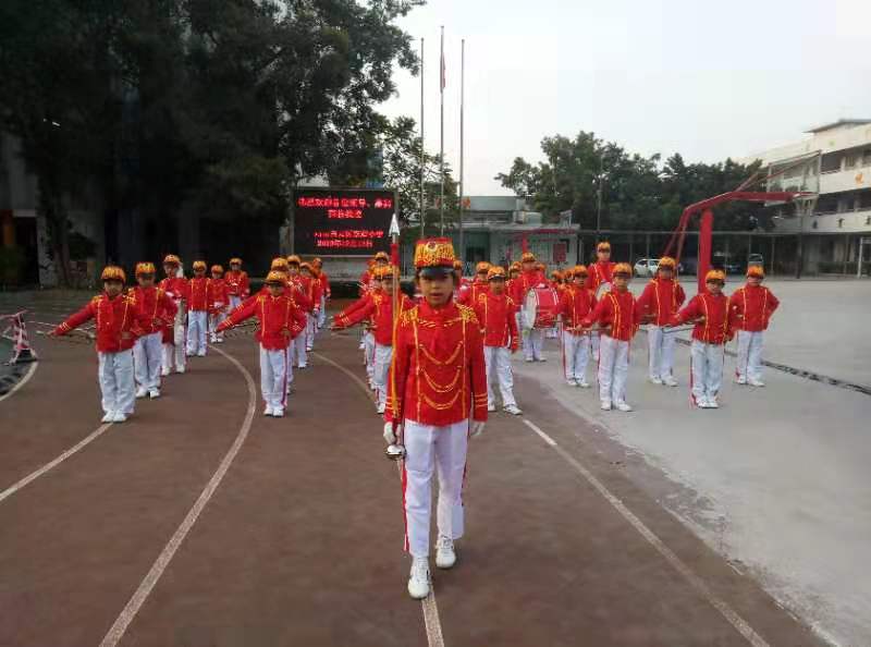 东辉小学仪仗队迎宾.jpg