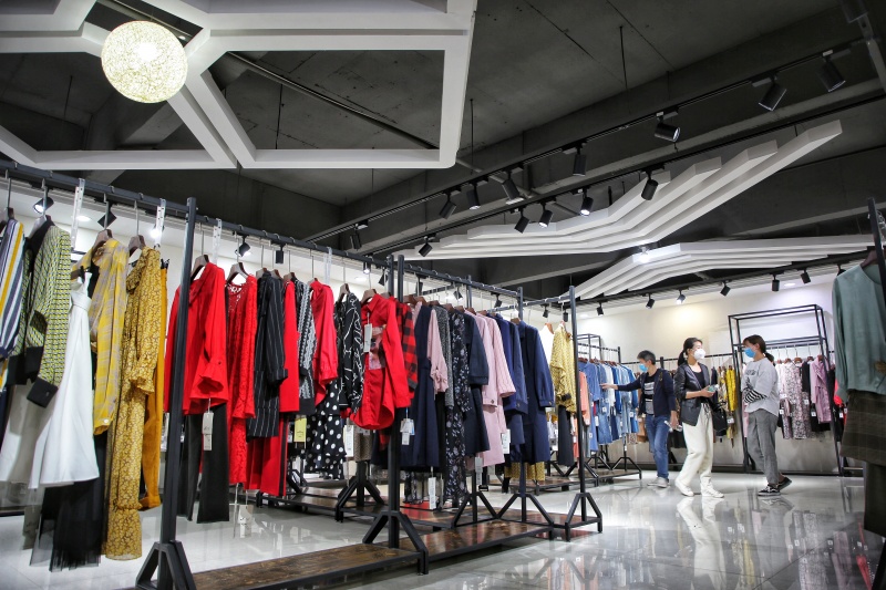 转型后的银马国际服装城，从传统批发市场变身为服装展厅。.jpeg