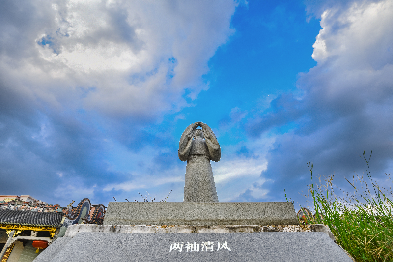 《两袖清风》+游汉芬+13928808521+龙归廉政文化广场.jpg