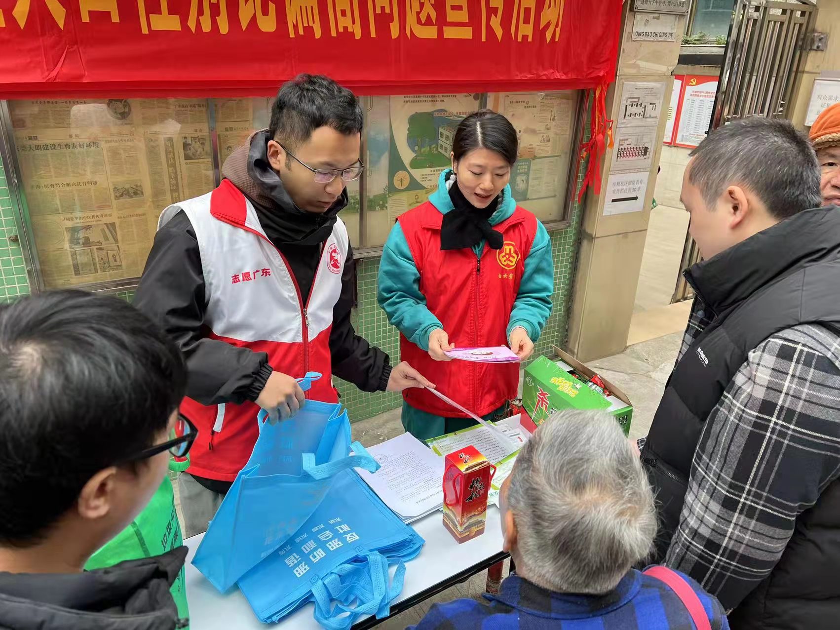 照片2--华糖社区开展打击“两非”专项治理出生人口性别比偏高问题宣传活动.jpg
