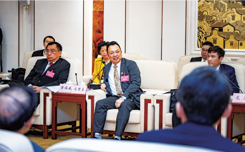 区领导会见海外华侨华人代表