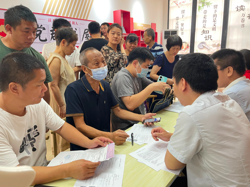 白云区不动产登记中心进社区开展咨询宣讲服务活动（图）