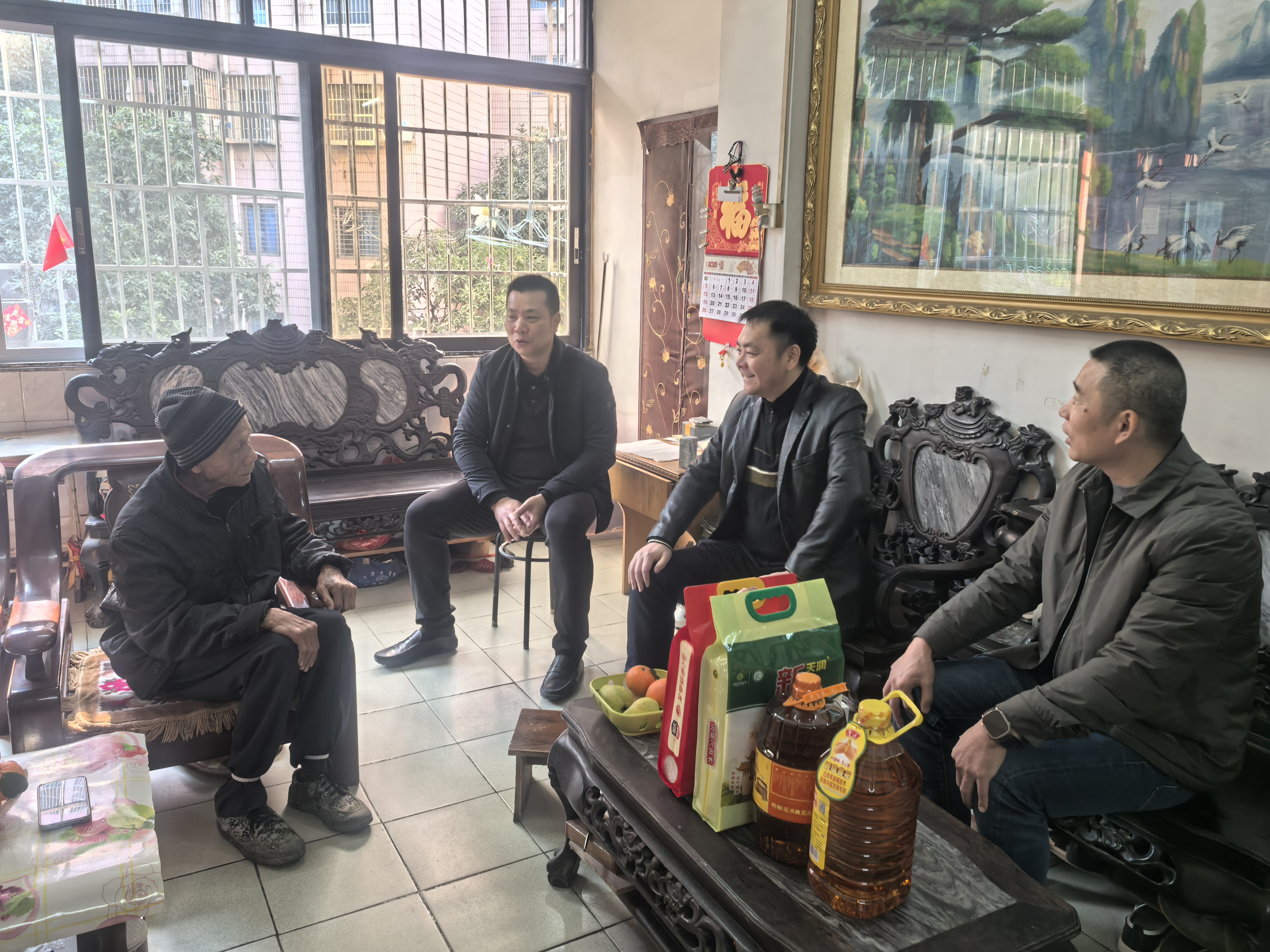 曹书记走访慰问横沙联社老党员招景和(1).jpg