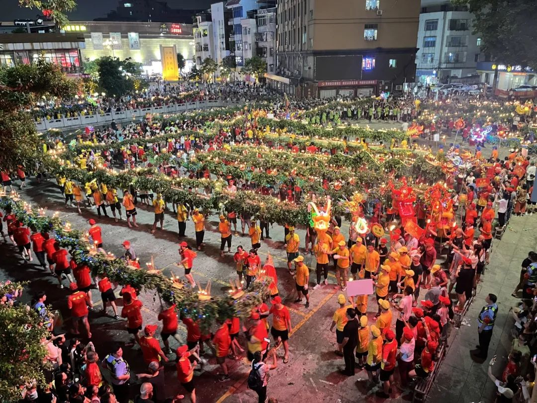 多彩文化-中秋舞火龙